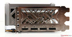 Los puertos externos de la Sapphire Nitro+ Radeon RX 6950 XT Pure