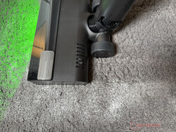Roborock H60 Ultra limpiando una alfombra