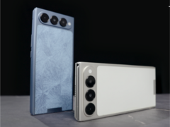 El concepto Tecno Phantom Ultimate G Fold (en la imagen) en dos colores diferentes. (Fuente de la imagen: Tecno)