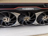 Esta podría ser la tarjeta RDNA 2 de la AMD. (Fuente de la imagen: JayzTwoCents)