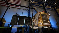 Lunar Trailblazer sentado en una sala de Lockheed Martin Space en Colorado durante las pruebas (Fuente de la imagen: Lockheed Martin Space)