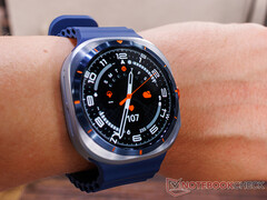2025 Galaxy Watch Ultra (en la imagen) cuenta con 64 GB de almacenamiento (Fuente de la imagen: Notebookcheck)