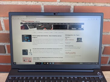 Lenovo ThinkPad E15 Gen 2 al aire libre