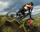 La Trek Fuel Plus (en la imagen) incorpora el motor TQ HPR60 y una batería más grande de 580Wh. (Fuente de la imagen: Trek Bikes)