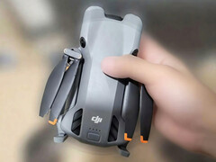 La DJI Mini 5 Pro vista desde arriba. (Fuente de la imagen: vía Mauro Tandoi)