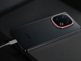 el próximo buque insignia de iQOO podría llevar una batería de 7.000 mAh. En la imagen: iQOO 13. (Fuente de la imagen: iQOO)