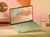 El IdeaPad Vibe 14Q8X12 en uno de sus siete colores de lanzamiento.