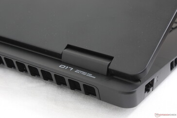 El saliente trasero mejora la refrigeración a costa de un mayor peso y unas dimensiones más grandes