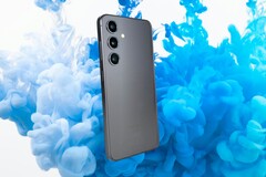 Samsung lanzó la serie Galaxy S24 el 31 de enero de 2024. (Fuente: Notebookcheck, Pawel Czerwinski en Unsplash, editado)