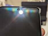 Un Pixel 8 Pro mostrando pequeñas protuberancias en la pantalla. (Fuente de la imagen: Soporte de Google)