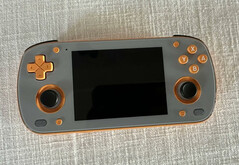 Algunos de los primeros usuarios de Retroid Pocket Mini han recibido la opción de color equivocada. (Fuente de la imagen: vía Joey's Retro Handhelds)