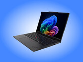 El ThinkPad X13 Gen 7 está disponible en un único color y cuenta con una cubierta inferior de aluminio estampado.