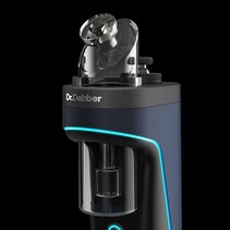 El accesorio de vidrio lleno de agua enfría el vapor a medida que se filtra (Fuente de la imagen: Dr. Dabber)