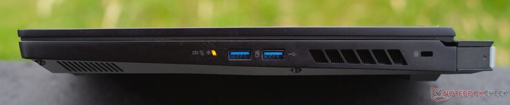 Derecha: luces indicadoras, 2 USB-A 3.2, bloqueo Kensington