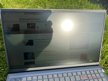 El Dell Inspiron 15 5515 en el sol ...