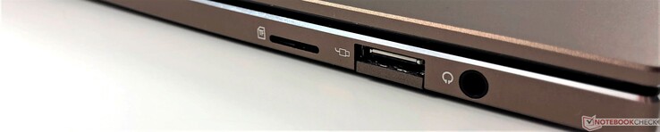 Derecha: microSD, USB 2.0 Tipo-A, auricular/micrófono combinado