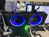 Un prototipo de Intel Arc A770 siendo probado en los laboratorios de Intel (imagen vía Raja Koduri en Twitter)
