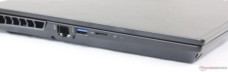 Izquierda: Gigabit RJ-45, USB 3.1 con PowerShare, lector MicroSD