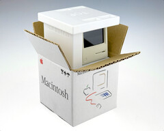 La edición de coleccionista del pico-mac-nano viene en una caja réplica a juego. (Fuente de la imagen: Nick Gillard)