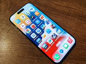Apple'El actual Action Button podría durar sólo una generación en los iPhones Pro, en la imagen el iPhone 15 Pro. (Fuente de la imagen: Notebookcheck)
