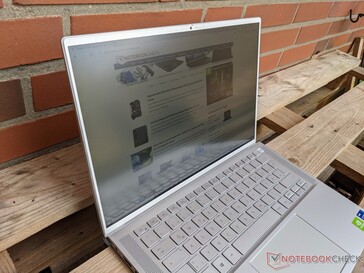 Dell Inspiron 14 7400 - Uso en exteriores