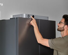 El Jackery FridgeGuard cuenta con una pequeña pantalla LCD