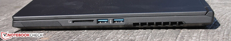 Izquierda: 2x USB tipo A 3.1 Gen 1, lector de tarjetas