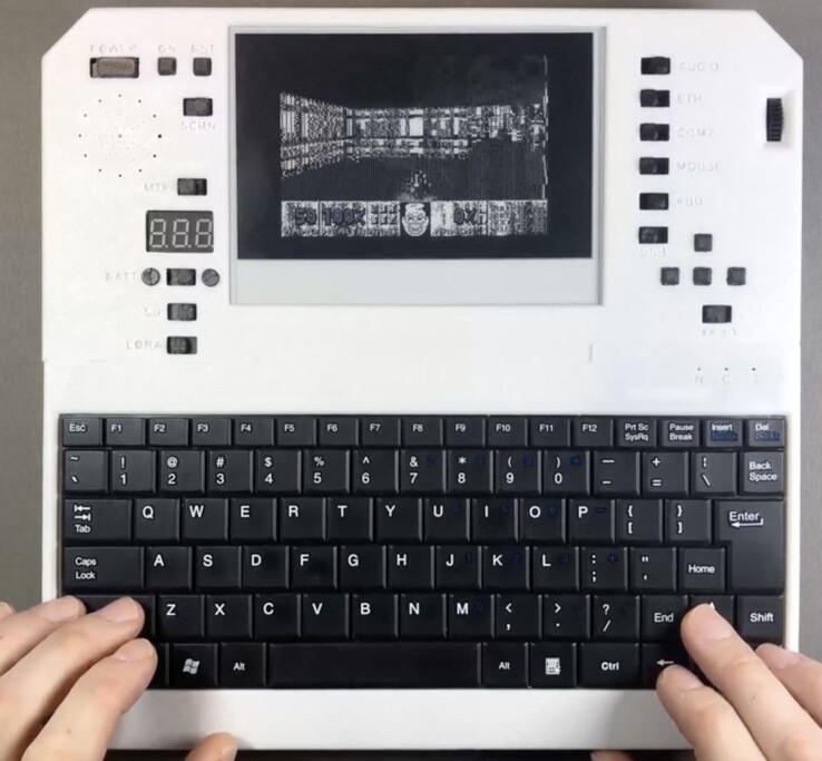 El PC Evertop puede ejecutar Doom, Wolfenstein 3D, Buscaminas y mucho más. (Fuente de la imagen: ericjenott vía Github)