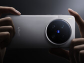Al ISOCELL HPB se unirá un Sony LYT-828 en ambos modelos, X200 Ultra en la imagen. (Fuente de la imagen: Vivo)