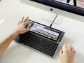 El FICIHP Multifunctional Keyboard es un teclado externo con la segunda pantalla del ZenBook Pro Duo. (Fuente de la imagen: FICIHP)