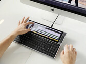 El FICIHP Multifunctional Keyboard es un teclado externo con la segunda pantalla del ZenBook Pro Duo. (Fuente de la imagen: FICIHP)