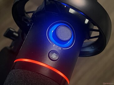 Cuerpo principal: botón de silencio, botón de ganancia/volumen