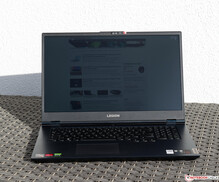 Lenovo Legion 5 17 en el sol