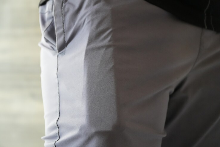 El Luna Ultra cabe fácilmente en el bolsillo de unos pantalones cortos
