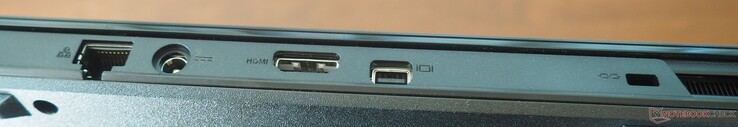 Trasera: RJ45-LAN, alimentación, HDMI, Mini-DisplayPort 1.4, Bloqueo Kensington