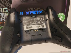 Hay cuatro botones adicionales en la parte trasera, y el recorrido del gatillo se puede acortar mecánicamente