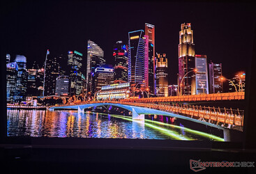 Nebula X1 Pro en una habitación oscura...