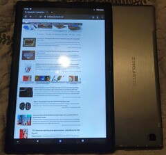 Tableta Teclast M40 de 10,1 pulgadas Android y P20HD por detrás (Fuente: Propia)