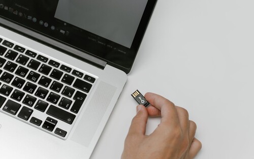 Tecla de hardware en un ordenador portátil