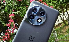 El OnePlus 11 seguirá siendo el único buque insignia de la compañía hasta el OnePlus 12, anteriormente fotografiado. (Fuente de la imagen: NotebookCheck)