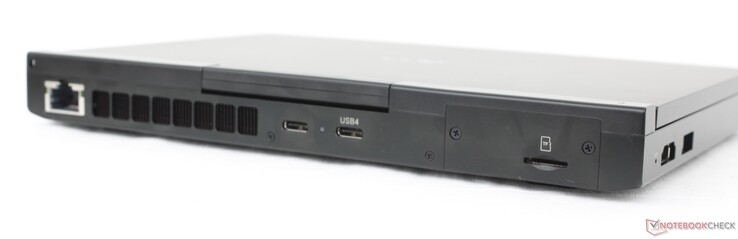 Trasera: RJ-45 (2,5 Gbps), USB-C 3.2 Gen. 2 (10 Gbps) con DisplayPort + Power Delivery, USB-C 4.0 (40 Gbps) con DisplayPort + Power Delivery, lector MicroSD