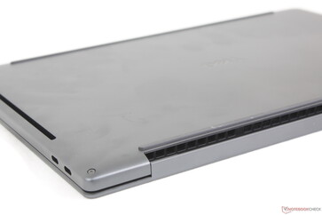 Ahora se puede acceder a la placa base retirando la cubierta del teclado en lugar del panel inferior