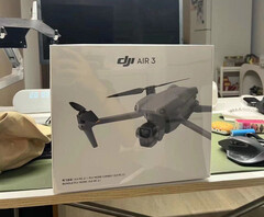 El DJI Air 3 estará disponible con los controladores remotos RC 2 y RC-N2. (Fuente de la imagen: @DealsDrone)