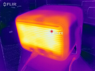 Los puntos calientes de la parte trasera superan por poco los 40 °C