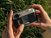Según los informes, la Fujifilm X half es un auténtico éxito entre los consumidores. (Fuente de la imagen: Fujifilm)