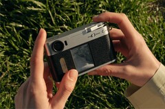Según los informes, la Fujifilm X half es un auténtico éxito entre los consumidores. (Fuente de la imagen: Fujifilm)