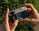Según los informes, la Fujifilm X half es un auténtico éxito entre los consumidores. (Fuente de la imagen: Fujifilm)