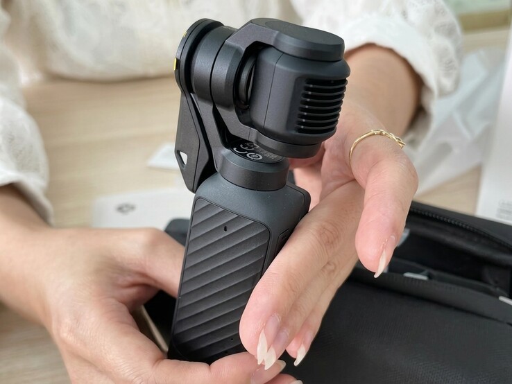 El DJI Osmo Pocket 4 tiene una nueva funda protectora más pequeña.