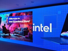 Una gran pared LED en la Intel Experience Store de Múnich (Fuente de la imagen: Benjamin Herzig)