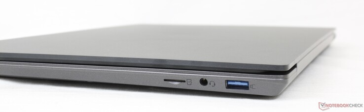 A la derecha: Lector de microSD, audio combinado de 3,5 mm, USB-A 3.0